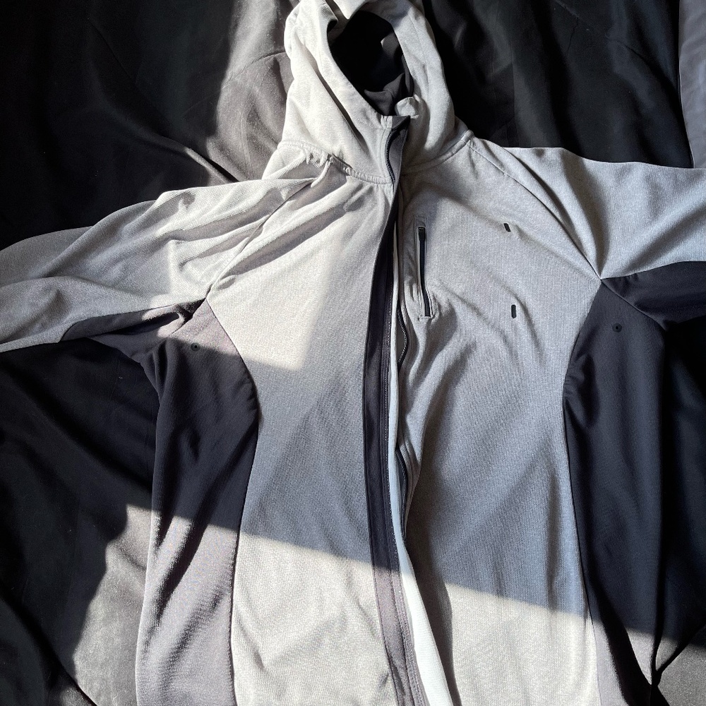 H&M Sport Light Jacket size L